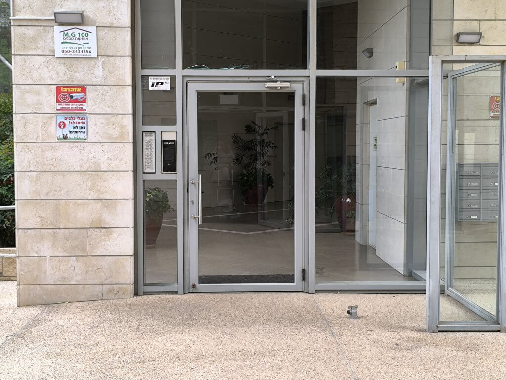 תיקון דלת לובי